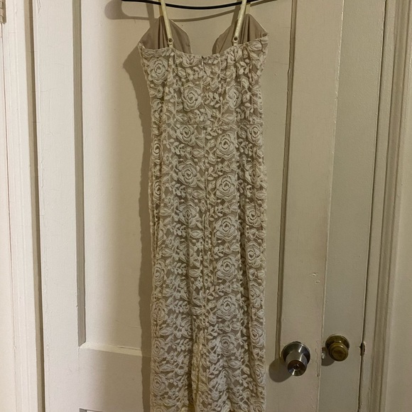 White Rose Lace deep v cut dress - Picture 5 of 6